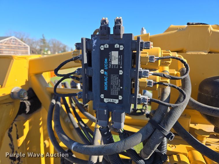 image for item DX1610 2012 AGCO Rogator RG1300  sprayer