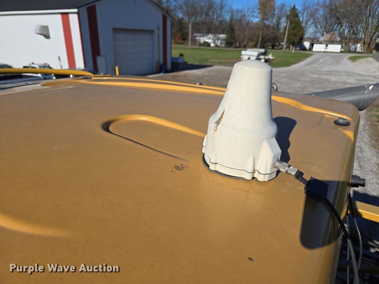 image for item DX1610 2012 AGCO Rogator RG1300  sprayer