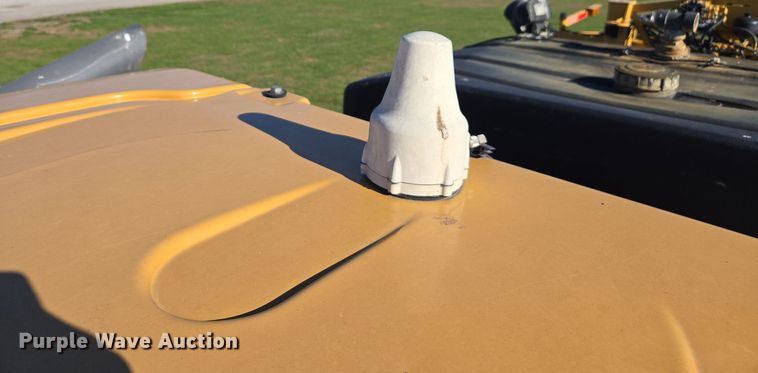 image for item DX1610 2012 AGCO Rogator RG1300  sprayer