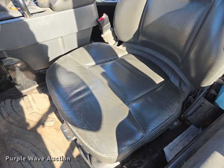 image for item DX1610 2012 AGCO Rogator RG1300  sprayer