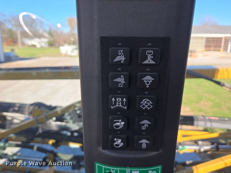 image for item DX1610 2012 AGCO Rogator RG1300  sprayer