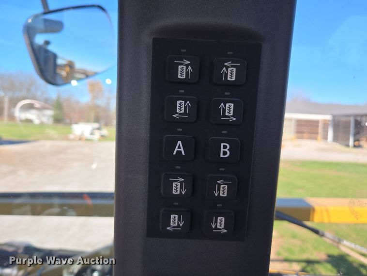 image for item DX1610 2012 AGCO Rogator RG1300  sprayer