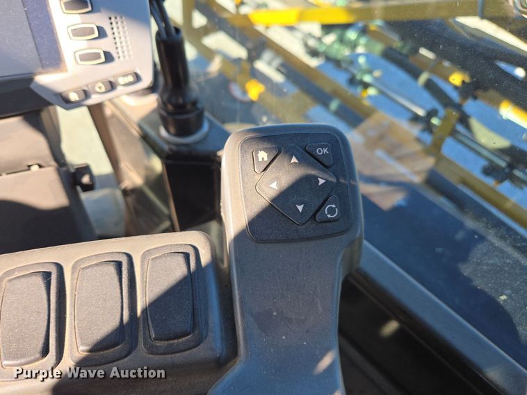 image for item DX1610 2012 AGCO Rogator RG1300  sprayer