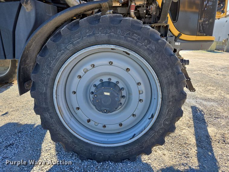 image for item DX1610 2012 AGCO Rogator RG1300  sprayer