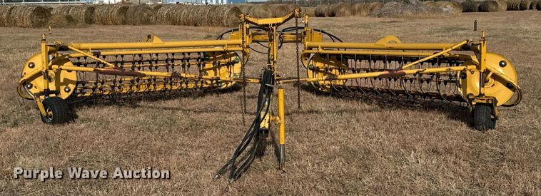 image for item DX3827 2015 Vermeer R23 hay rake