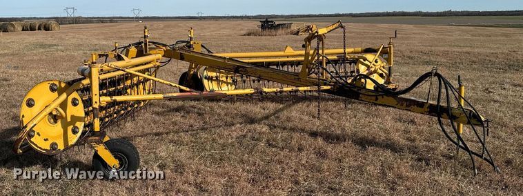 image for item DX3827 2015 Vermeer R23 hay rake