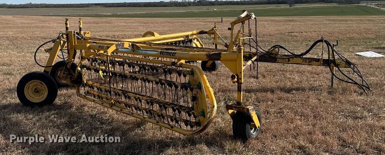 image for item DX3827 2015 Vermeer R23 hay rake