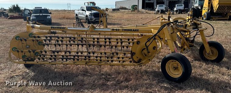 image for item DX3827 2015 Vermeer R23 hay rake