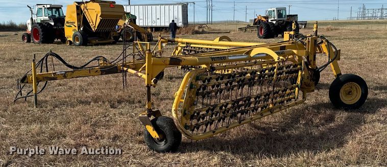 image for item DX3827 2015 Vermeer R23 hay rake