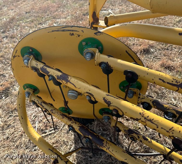 image for item DX3827 2015 Vermeer R23 hay rake