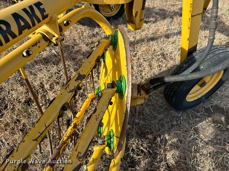 image for item DX3827 2015 Vermeer R23 hay rake