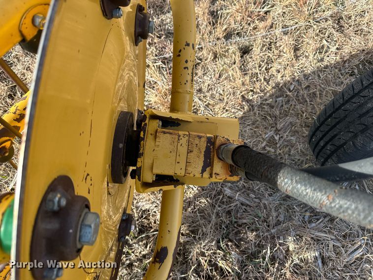 image for item DX3827 2015 Vermeer R23 hay rake