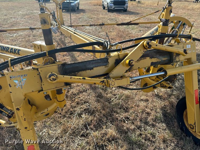 image for item DX3827 2015 Vermeer R23 hay rake