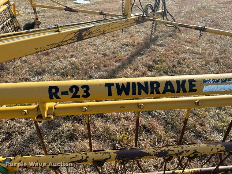 image for item DX3827 2015 Vermeer R23 hay rake