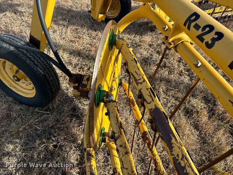 image for item DX3827 2015 Vermeer R23 hay rake