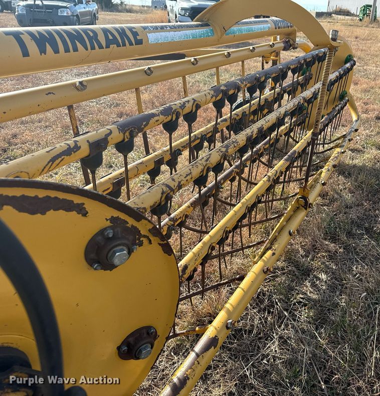 image for item DX3827 2015 Vermeer R23 hay rake