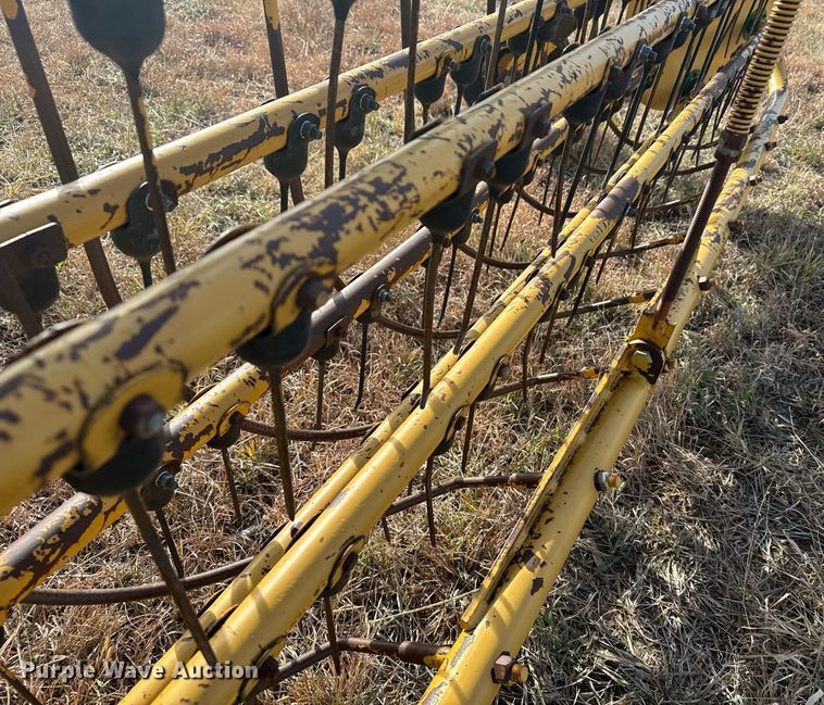 image for item DX3827 2015 Vermeer R23 hay rake