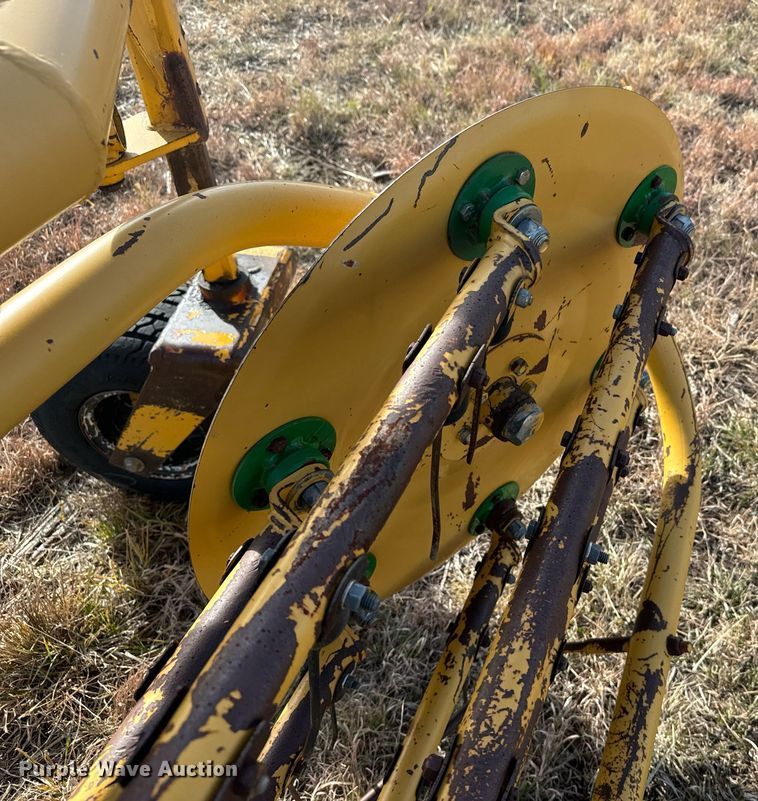 image for item DX3827 2015 Vermeer R23 hay rake