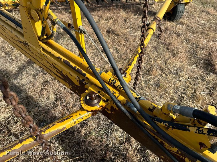 image for item DX3827 2015 Vermeer R23 hay rake