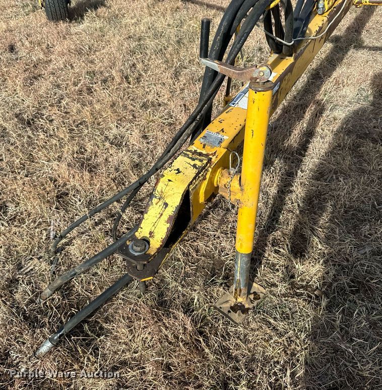 image for item DX3827 2015 Vermeer R23 hay rake