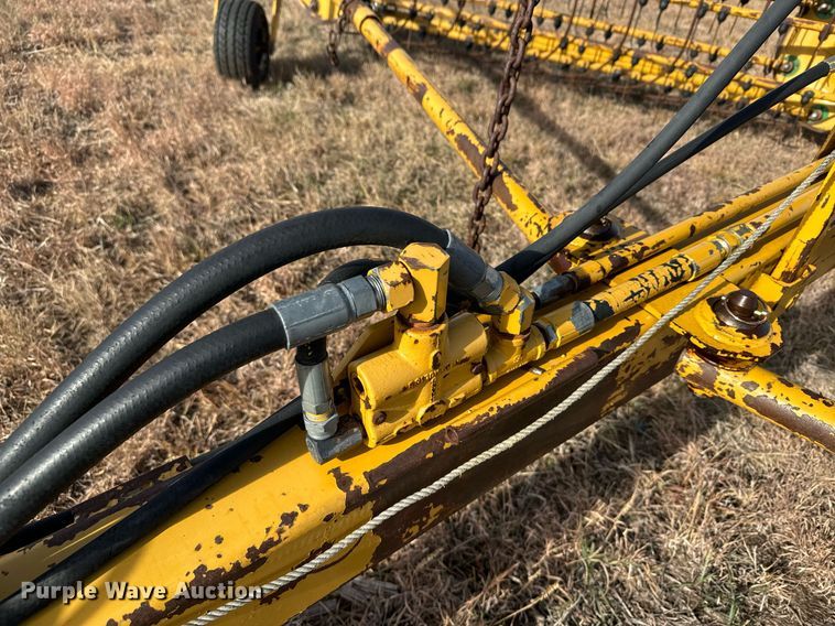 image for item DX3827 2015 Vermeer R23 hay rake