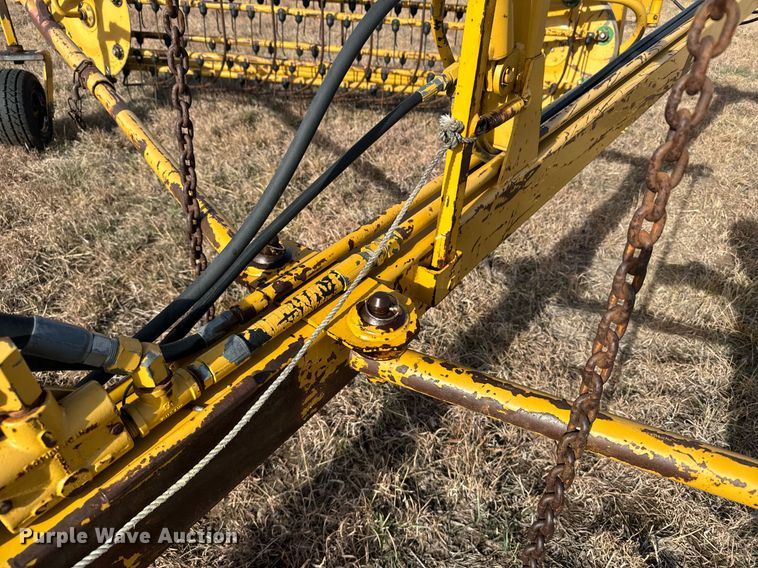 image for item DX3827 2015 Vermeer R23 hay rake