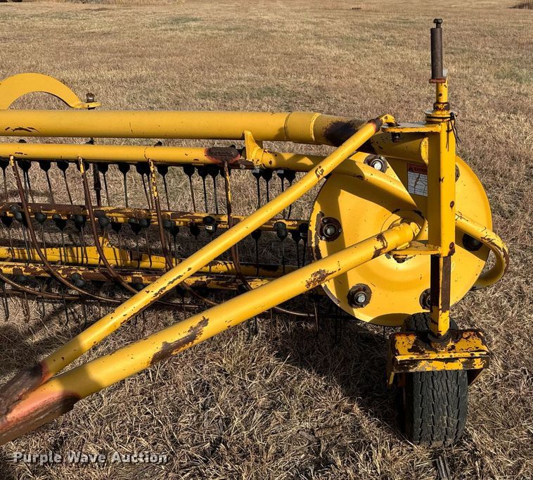 image for item DX3827 2015 Vermeer R23 hay rake