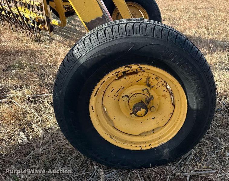 image for item DX3827 2015 Vermeer R23 hay rake