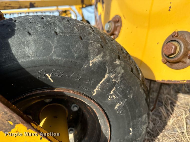 image for item DX3827 2015 Vermeer R23 hay rake