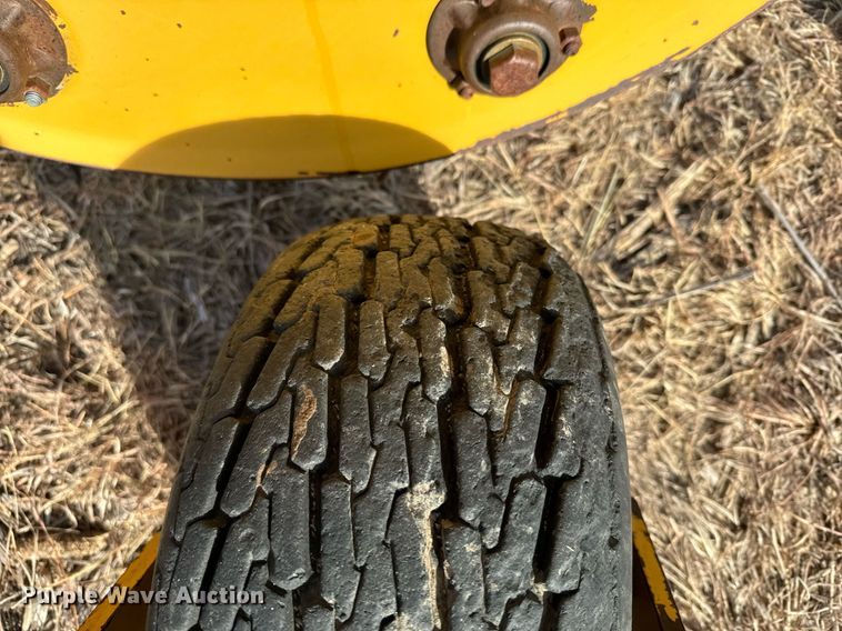 image for item DX3827 2015 Vermeer R23 hay rake