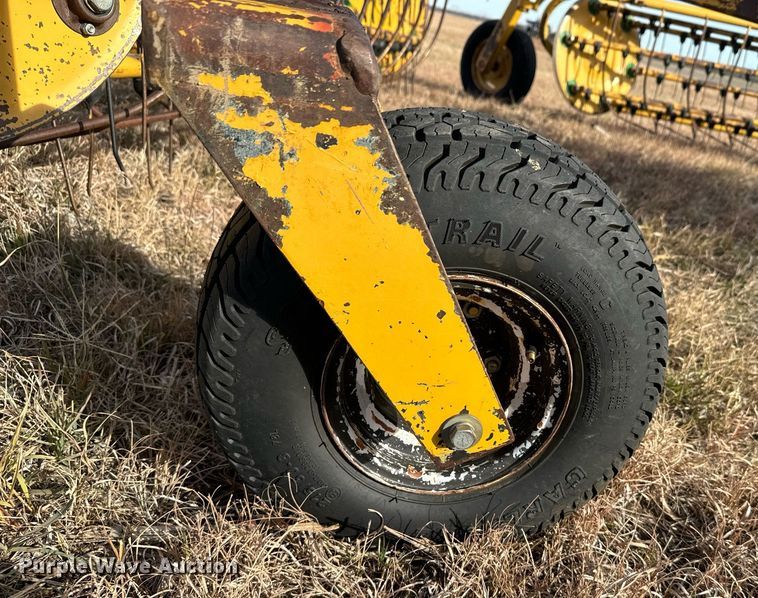 image for item DX3827 2015 Vermeer R23 hay rake