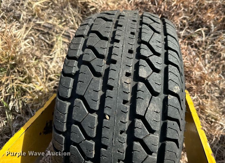 image for item DX3827 2015 Vermeer R23 hay rake