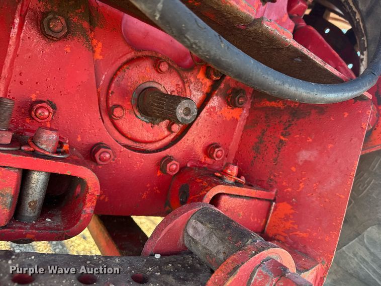 image for item DX3889 1975 Case 1370 tractor