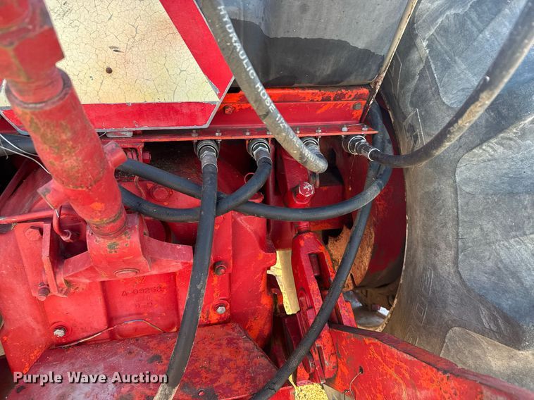 image for item DX3889 1975 Case 1370 tractor