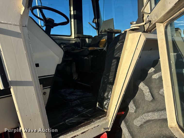 image for item DX3889 1975 Case 1370 tractor