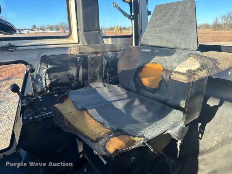 image for item DX3889 1975 Case 1370 tractor