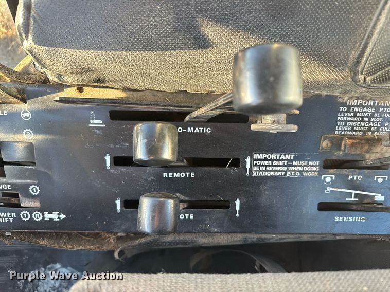 image for item DX3889 1975 Case 1370 tractor