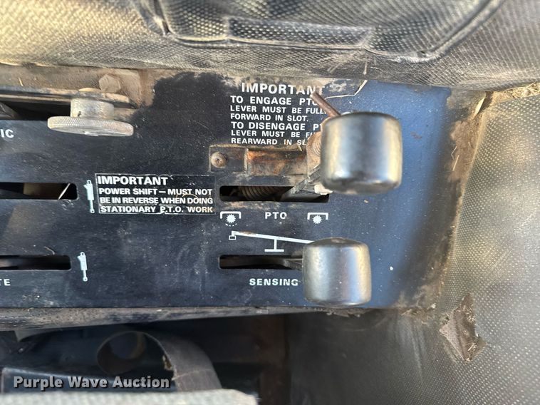 image for item DX3889 1975 Case 1370 tractor