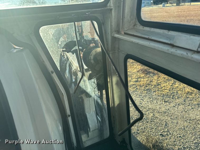 image for item DX3889 1975 Case 1370 tractor