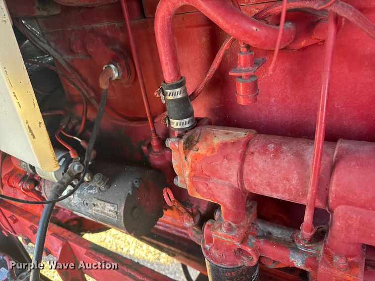 image for item DX3889 1975 Case 1370 tractor