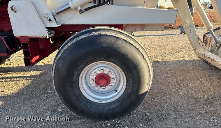 image for item DX3889 1975 Case 1370 tractor