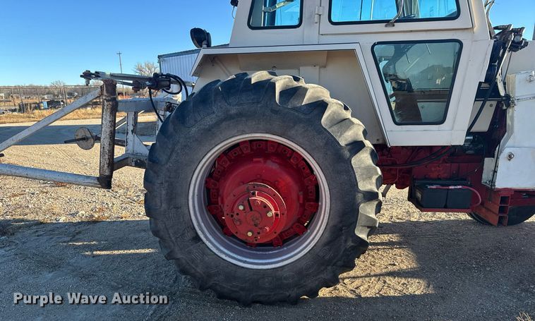 image for item DX3889 1975 Case 1370 tractor