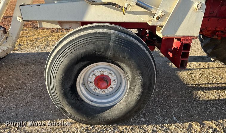 image for item DX3889 1975 Case 1370 tractor