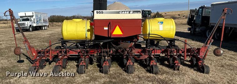 image for item DX3898 Case IH 955 planter
