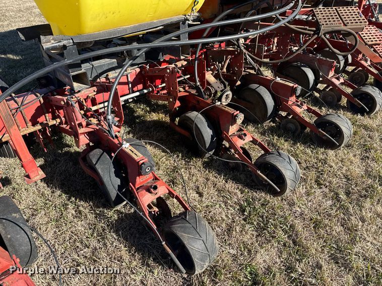 image for item DX3898 Case IH 955 planter
