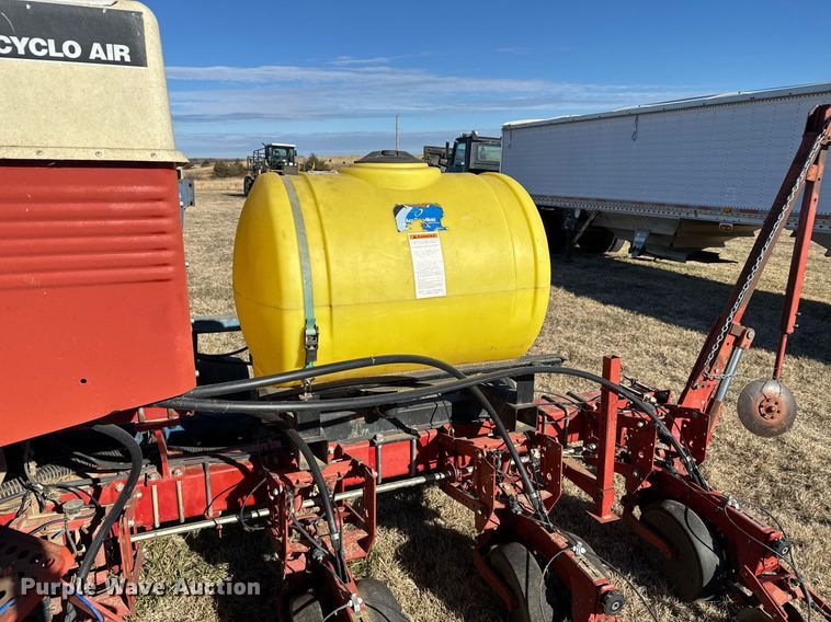 image for item DX3898 Case IH 955 planter