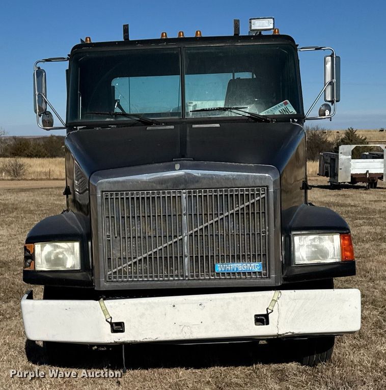 image for item DX3900 1989 White GMC semi truck