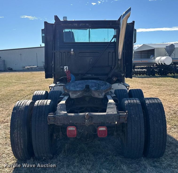 image for item DX3900 1989 White GMC semi truck