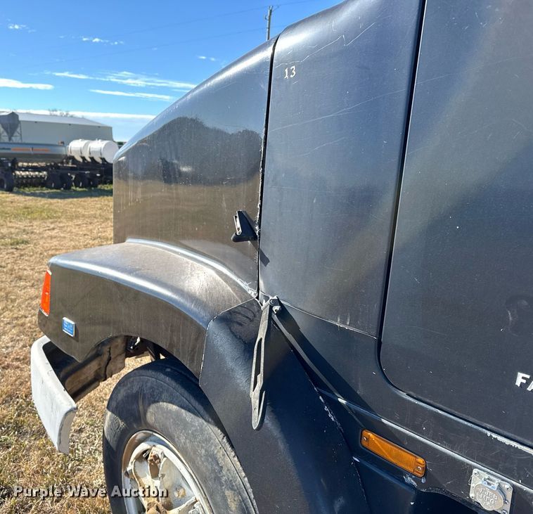 image for item DX3900 1989 White GMC semi truck