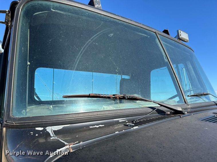 image for item DX3900 1989 White GMC semi truck